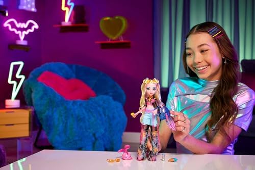 Monster High Lagoona Blue Doll in Mesh Tee and Cargo Pants, Includes Pet Fish Neptuna and Accessories Like a Backpack, Snack and Notebook