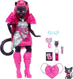 Monster High Catty Noir Doll, Werecat with Pet Cat Amulette & Accessories Like Backpack, Music Book, Microphone & More