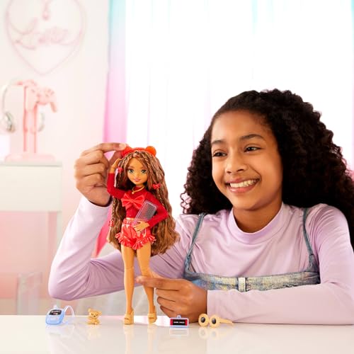 Barbie Dream Besties Playset, Teresa Posable Fashion Doll with Brown Hair & Hairstyling Clips, 10 Video Game-Themed Accessories
