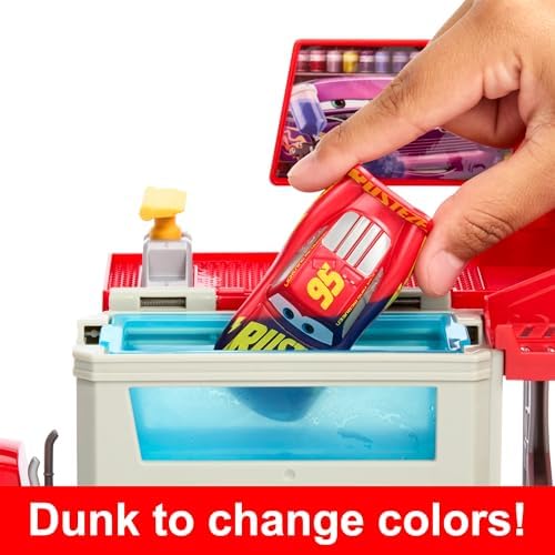 Mattel Disney Pixar Cars Transforming Truck & Toy Car Playset, Color Changers Paint Shop Mack with Detachable Cab, Lightning McQueen & Accessories