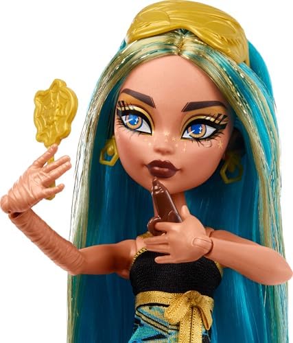 Monster High Buried Secrets Dolls and Accessories, Cozy Creepover Theme with Mystery Doll and 5 Unboxing Surprises (Characters May Vary)