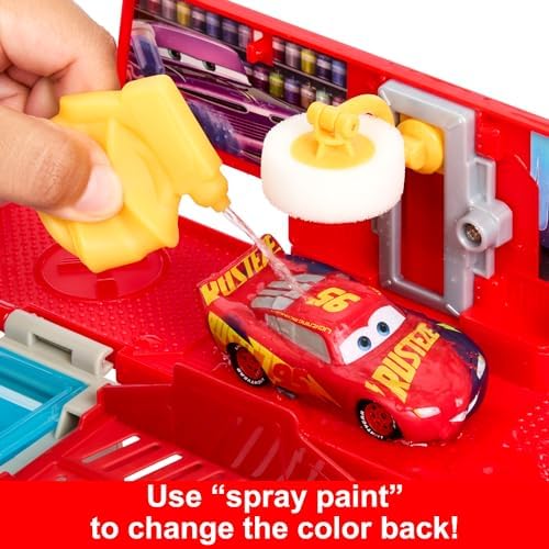 Mattel Disney Pixar Cars Transforming Truck & Toy Car Playset, Color Changers Paint Shop Mack with Detachable Cab, Lightning McQueen & Accessories
