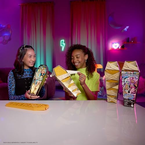 Monster High Buried Secrets Dolls and Accessories, Cozy Creepover Theme with Mystery Doll and 5 Unboxing Surprises (Characters May Vary)