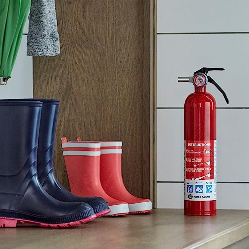 First Alert HOME1 Rechargeable Standard Home Fire Extinguisher UL Rated 1-A:10-B:C, Red with Metal Bracket Bundle