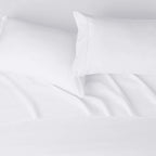 Amazon Basics - 4-Piece Microfiber Lightweight Wrinkle-free Bed Sheet Set, Super Soft Easy Care, 14'' Deep Pockets, Queen, Bright White, Solid