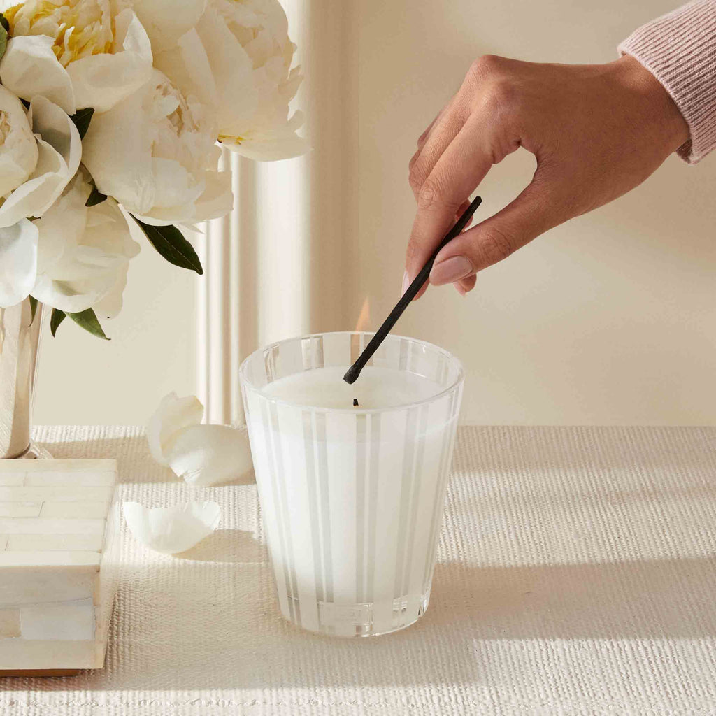NEST Fragrances Rose Noir & Oud Scented Classic Candle