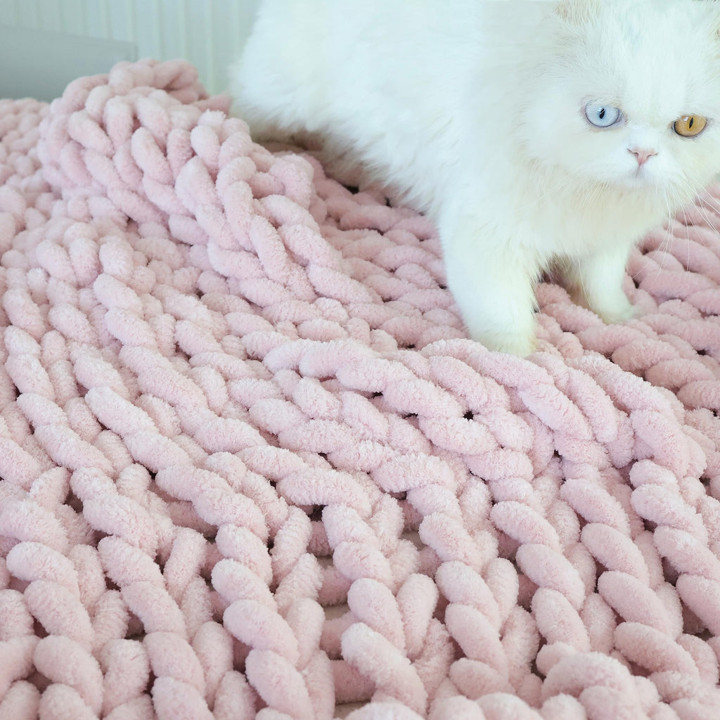 Maetoow Chenille Chunky Knit Blanket Throw （30×40 Inch）, Handmade Warm & Cozy Blanket Couch, Bed, Home Decor, Soft Breathable Fleece Banket, Christmas Thick and Giant Yarn Throws, Light Pink