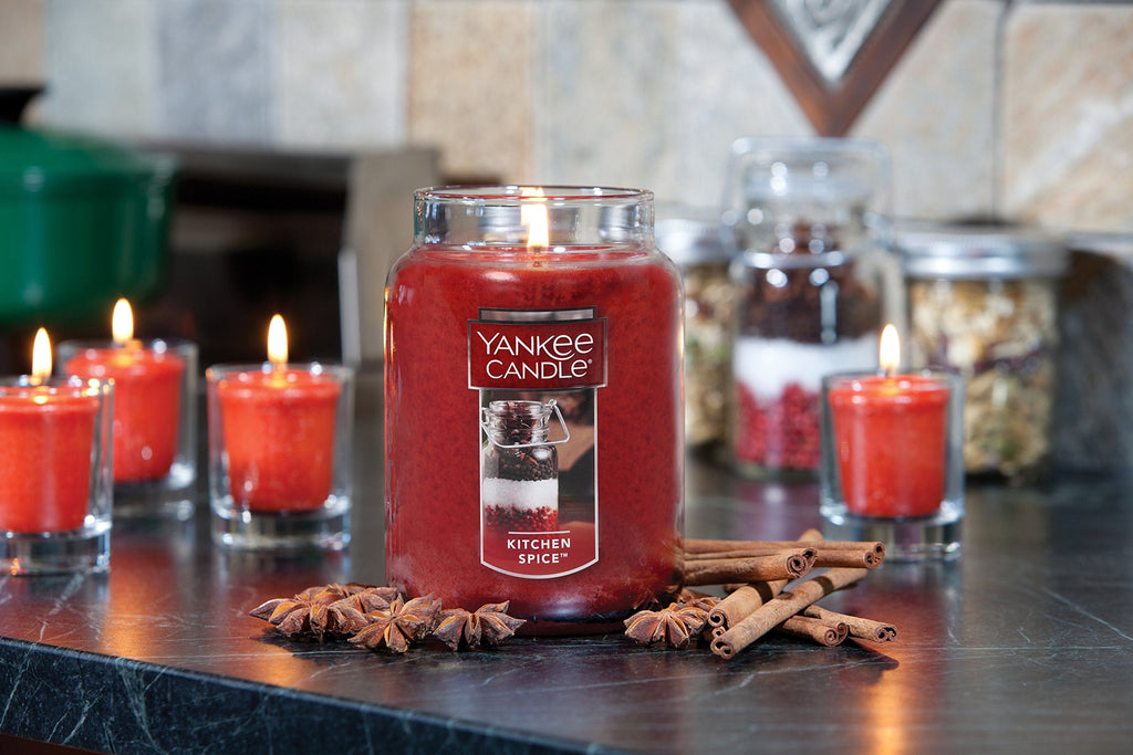 Yankee Candle Kitchen Spice Scented, Classic 22oz Large Jar, Single Wick, Over 110 Hours of Burn Time, Ideal for Home and Celebrations