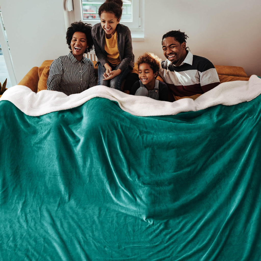 Bedsure Sherpa Fleece Cal King Blankets for Bed - Thick and Warm Oversized Blanket for Winter, Soft Fuzzy Plush Large Christmas Blanket Gift, Dark Green, 112x98 Inches