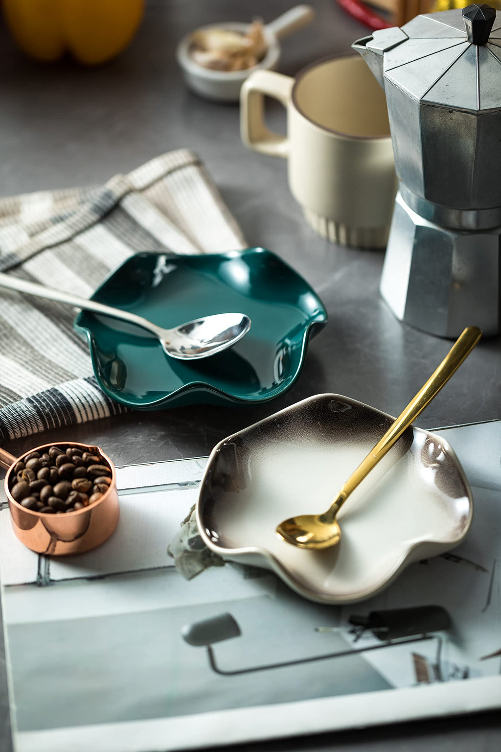Miamolo Ceramic Spoon Holder for Stove Top, Cute Coffee Spoon Rest with Ruffled Edge for Coffee Bar, Cooking Stove Spoon Holder for Multiple Utensils, Modern Kitchen Decor Housewarming Christmas Gift