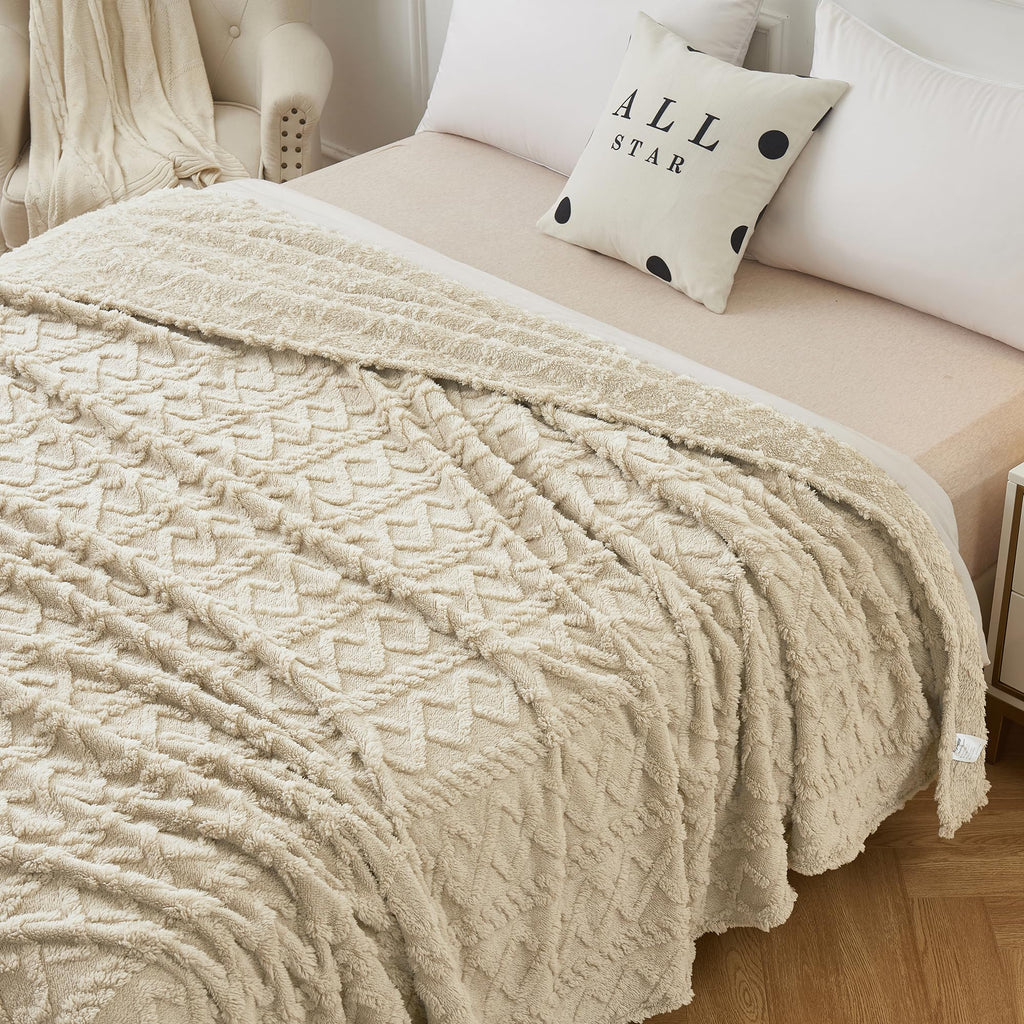 Aganear Fleece Throw Blanket - Cozy Soft Lightweight Fuzzy Throw Blanket for Women Portable Throw Blankets for Couch, Warm Present for Birthday, Christmas, Halloween, Housewarming(50"x60", Khaki)