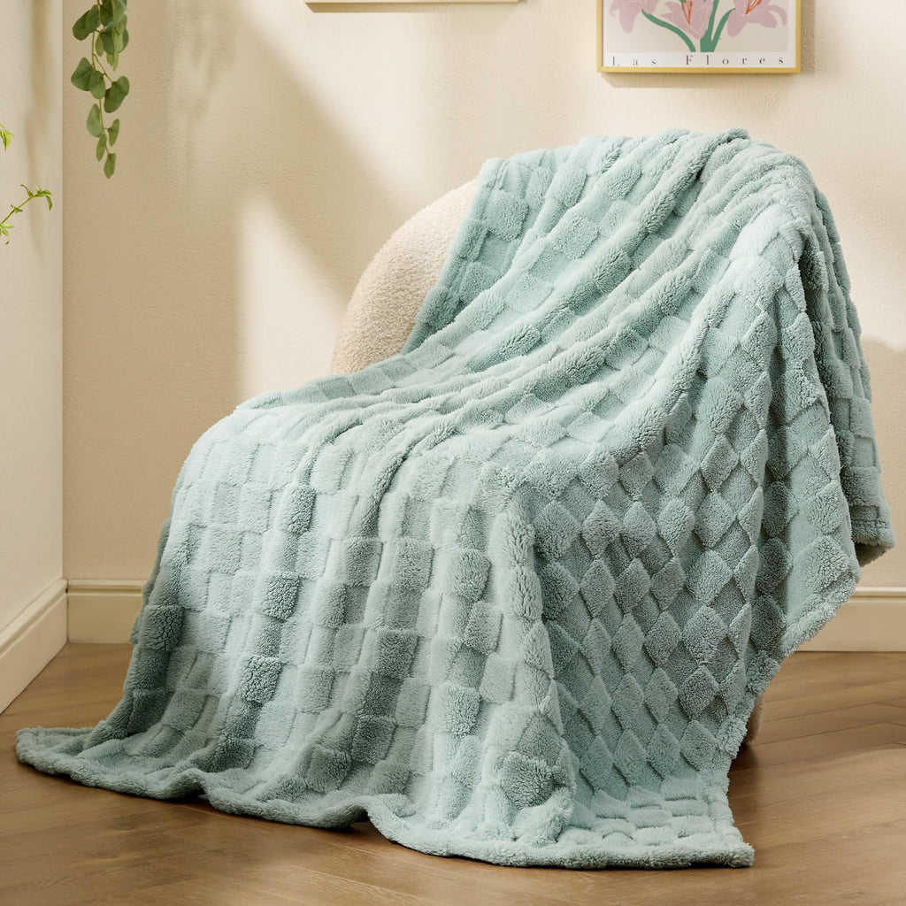 Bedsure Sage Green Fleece Blanket for Couch - Checkered Throw Blanket for Women, Cute Soft Cozy Blanket for Girls, 50x60 Inches