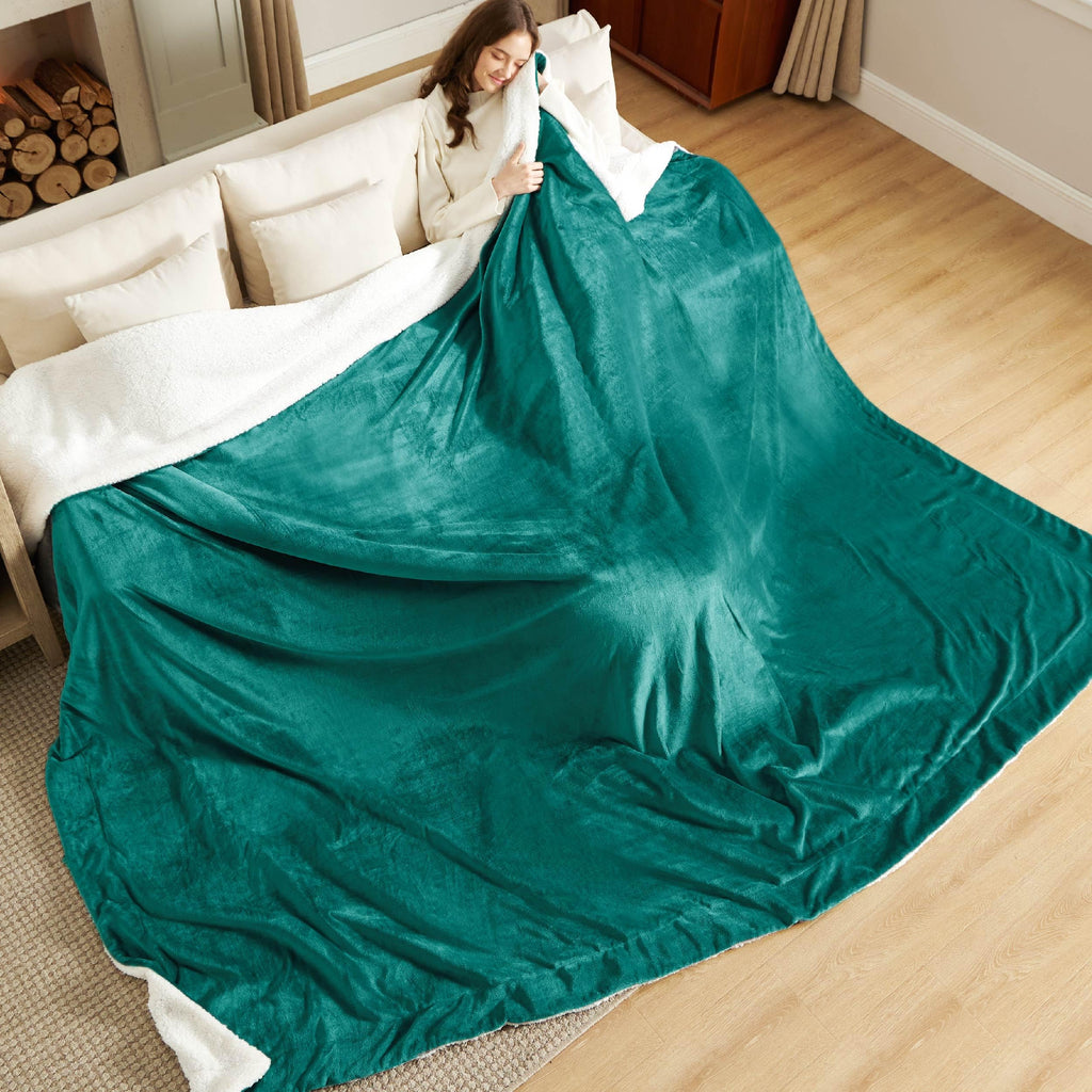 Bedsure Sherpa Fleece Cal King Blankets for Bed - Thick and Warm Oversized Blanket for Winter, Soft Fuzzy Plush Large Christmas Blanket Gift, Dark Green, 112x98 Inches