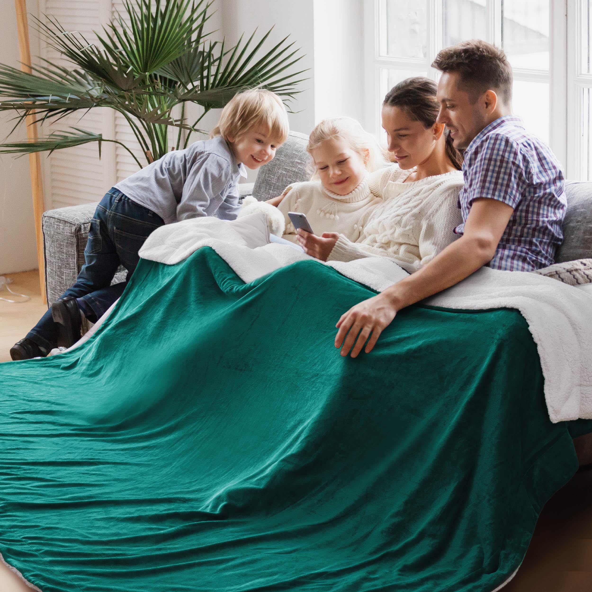 Bedsure Sherpa Fleece Cal King Blankets for Bed - Thick and Warm Oversized Blanket for Winter, Soft Fuzzy Plush Large Christmas Blanket Gift, Dark Green, 112x98 Inches